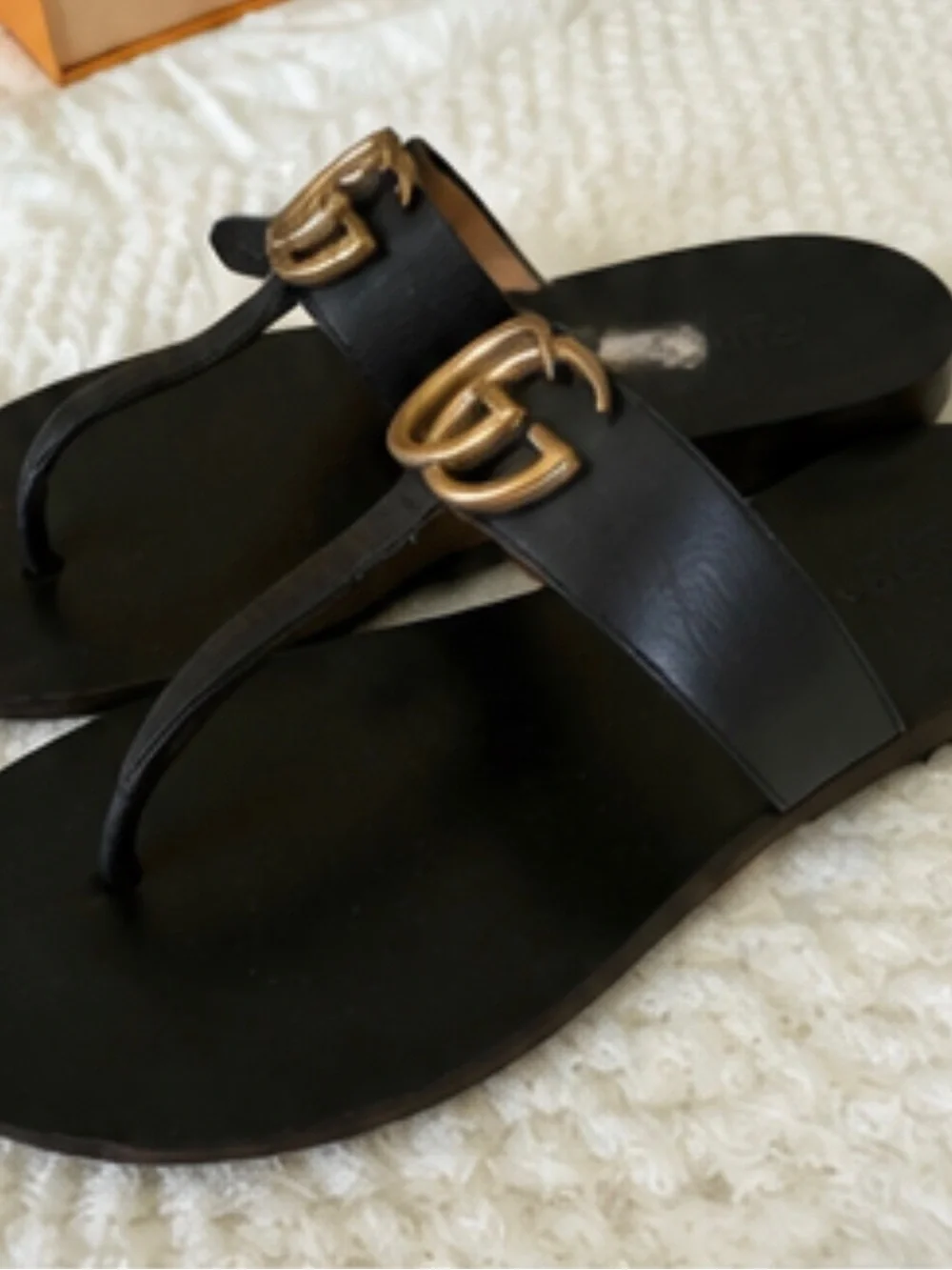 Gucci Black Leather Thong Sandals with Antique Gold Double G